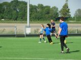 Laatste training S.K.N.W.K. JO11-1JM van seizoen 2022-2023 (partijtje tegen de ouders) (20/221)